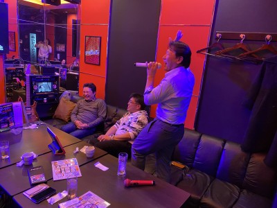 2次会のカラオケでも大盛り上がり‼